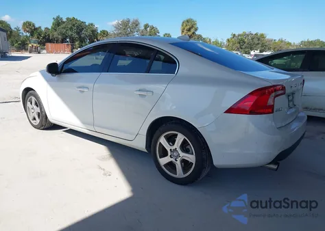 2013 Volvo S60 T5 z USA, uszkodzony, nr VIN YV1612FS6D2207492